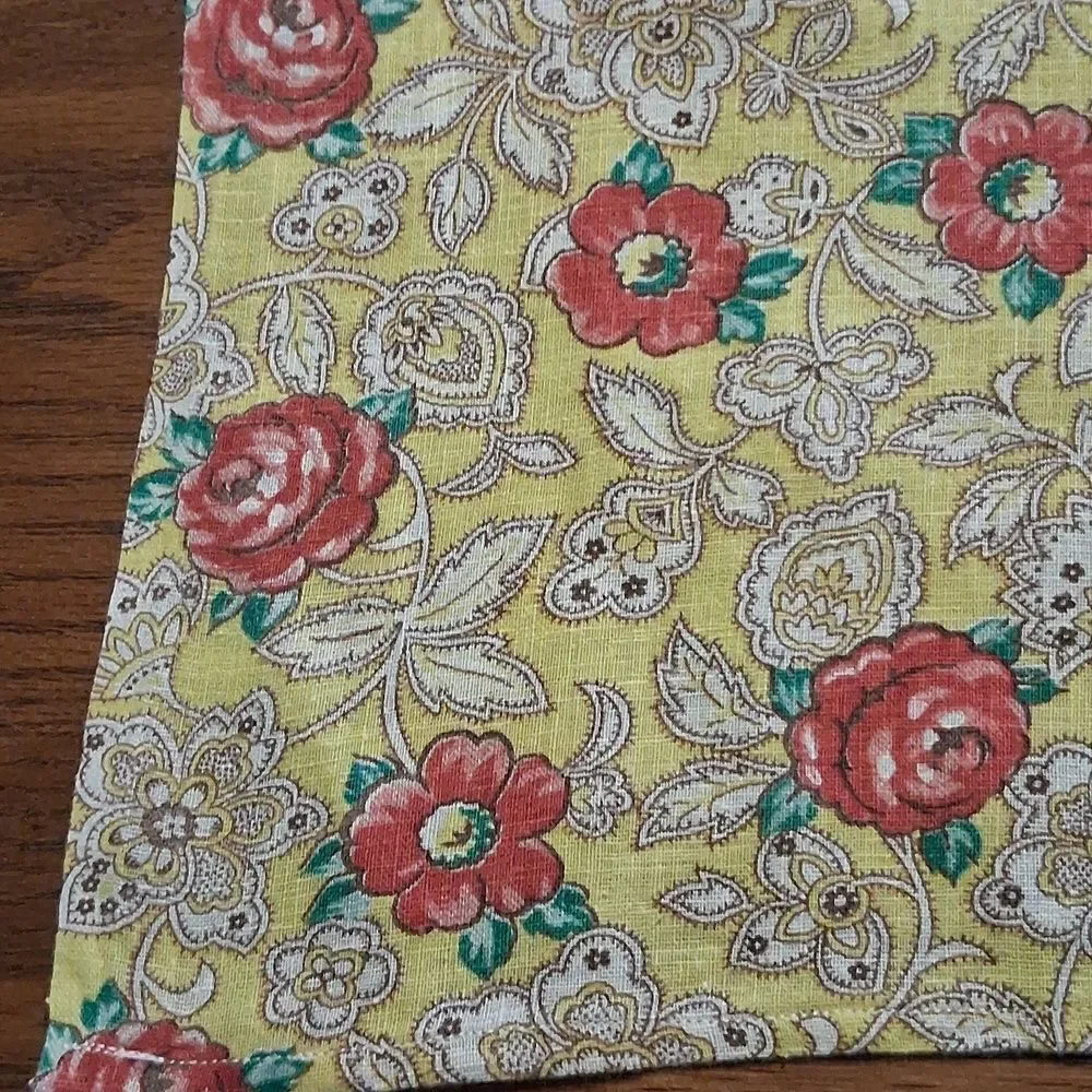 Vintage Tablecloth, Yellow With Lace Pattern & Roses‎